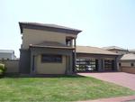 R3,560,000 4 Bed Blue Valley Golf Estate House For Sale
