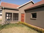 R10,800 3 Bed Lakefield House To Rent