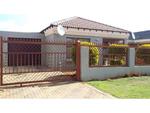 R860,000 3 Bed Clarina House For Sale