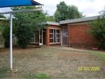 0.5 Bed Uitsig House To Rent