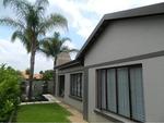 2 Bed Silver Lakes Golf Estate Property For Sale