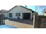 2 Bed Brackendowns House To Rent