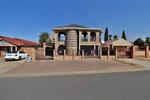8 Bed House in Lenasia South