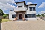 5 Bed House in Country View Estate