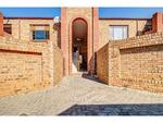 3 Bed Sundowner Property For Sale