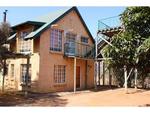 3 Bed Hekpoort House For Sale