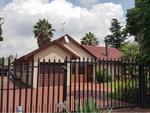 3 Bed Freeway Park House For Sale