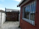 2 Bed Grassy Park Apartment To Rent