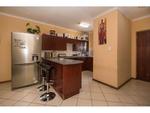 2 Bed Honeydew Apartment For Sale