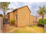 2 Bed Wilgeheuwel Property For Sale