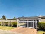 6 Bed Sundowner House To Rent