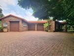 3 Bed Golf Park House For Sale