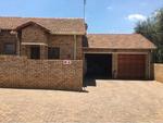 2 Bed Ruimsig Property To Rent