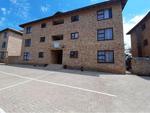 2 Bed Honeydew Apartment For Sale