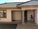 6 Bed Zwartkop House To Rent