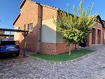 2 Bed Wilgeheuwel Apartment To Rent