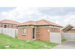 2 Bed Olievenhoutbos House To Rent