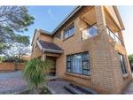 6 Bed Summerstrand House For Sale