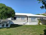 4 Bed Struisbaai House To Rent