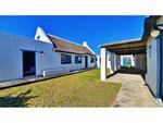 4 Bed Struisbaai House To Rent