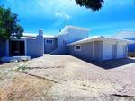 5 Bed Struisbaai House To Rent
