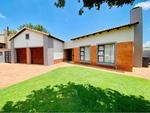 3 Bed Newmark Estate House For Sale